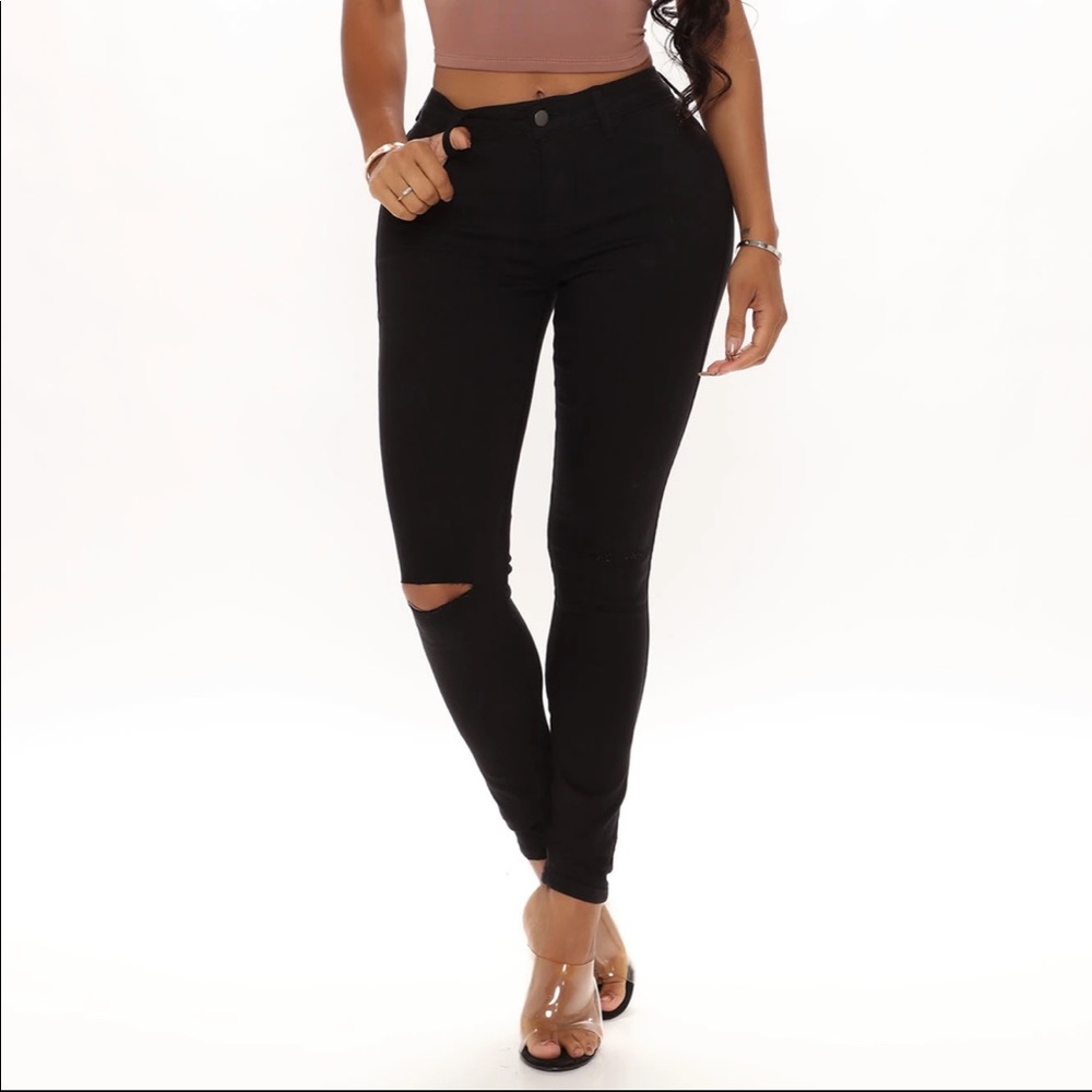 FashionNova black canopy jeans.